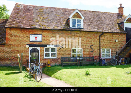 Kirche-Zimmer- And -Drop im Cafe Pfarrei Kirche Saint Swithin High Street Sandy Bedfordshire UK Stockfoto