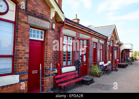 Bahnhof, jetzt im Besitz der historischen Transport Gesellschaft Bahnhofstraße Rushden Northamptonshire UK Stockfoto