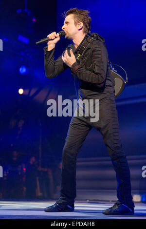 Irvine, Kalifornien, USA. 17. Mai 2015. Musiker MATTHEW BELLAMY von Muse tritt während der KROQ Weenie Braten Y Fiesta in Irvine Meadows Amphitheater in Irvine, Kalifornien Credit: Daniel DeSlover/ZUMA Draht/Alamy Live News Stockfoto