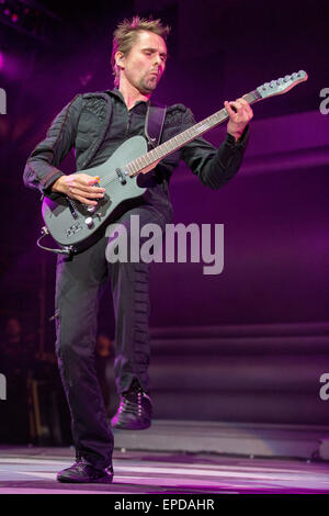 Irvine, Kalifornien, USA. 17. Mai 2015. Musiker MATTHEW BELLAMY von Muse tritt während der KROQ Weenie Braten Y Fiesta in Irvine Meadows Amphitheater in Irvine, Kalifornien Credit: Daniel DeSlover/ZUMA Draht/Alamy Live News Stockfoto