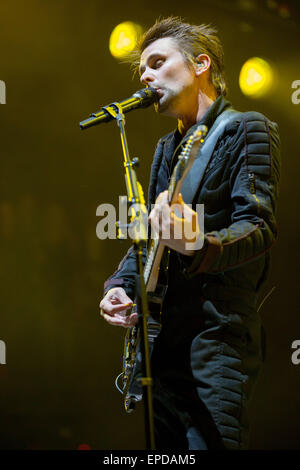 Irvine, Kalifornien, USA. 17. Mai 2015. Musiker MATTHEW BELLAMY von Muse tritt während der KROQ Weenie Braten Y Fiesta in Irvine Meadows Amphitheater in Irvine, Kalifornien Credit: Daniel DeSlover/ZUMA Draht/Alamy Live News Stockfoto