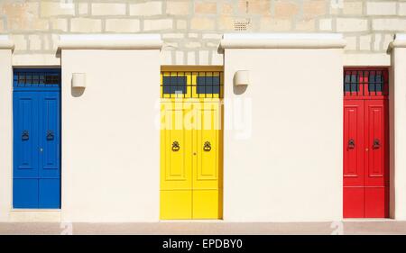 Bunten Türen in warmes Licht Hintergrund, Exterieur, farbenfrohe Architektur in Malta. Stockfoto