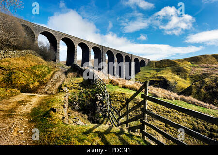 Nachbarschaftlich Gill Eisenbahnviadukt, in der Nähe von Dent, Cumbria, auf der Settle Carlisle Eisenbahnlinie Stockfoto