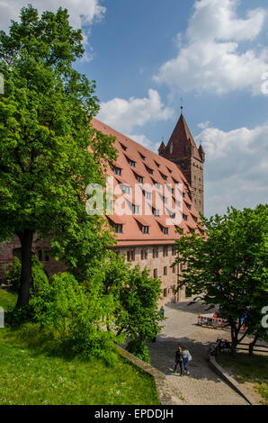 Antike Tresore, dicken Mauern - schlafen in einem echten Schloss und genießen Sie die beste Jugendherberge Standards bei Nürnberg Jugendherberge! Stockfoto