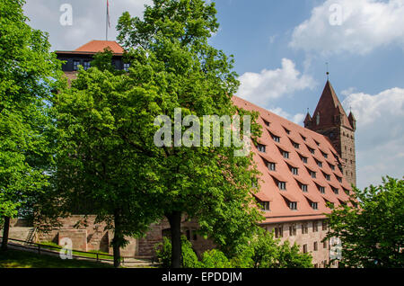 Antike Tresore, dicken Mauern - schlafen in einem echten Schloss und genießen Sie die beste Jugendherberge Standards bei Nürnberg Jugendherberge! Stockfoto