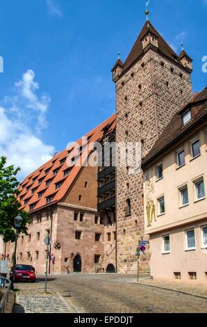 Antike Tresore, dicken Mauern - schlafen in einem echten Schloss und genießen Sie die beste Jugendherberge Standards bei Nürnberg Jugendherberge! Stockfoto