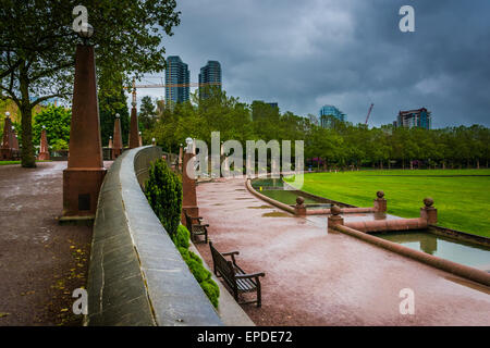 Gehwege in Downtown Park in Bellevue, Washington. Stockfoto