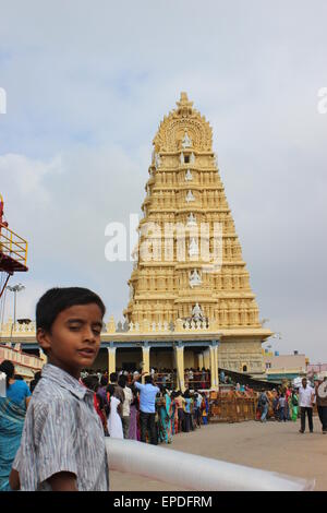 Der Tempel und der Wallfahrt Bezirk von Chamundi Hill, Mysore. Chamundi Tempel. Stockfoto