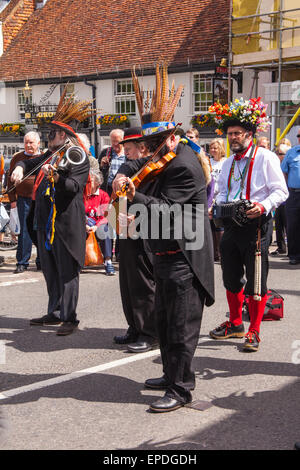 Morris Tänzer Alresford Brunnenkresse Festival, West Street New Alresford, Hampshire, England, Vereinigtes Königreich. Stockfoto