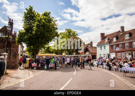 Alresford Brunnenkresse Festival, Broad Street, New Alresford, Hampshire, England, Großbritannien. Stockfoto