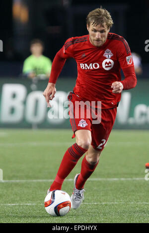 16. Mai 2015; Foxborough, Massachusetts, USA; Toronto FC-Verteidiger Damien Perquis (24) in Aktion während der zweiten Hälfte des ein MLS-Spiel zwischen den New England Revolution und Toronto FC im Gillette Stadium. New England und Toronto gespielt zu einem 1: 1 zu zeichnen. Anthony Nesmith/CSM. Stockfoto