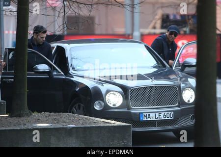 Xavier Naidoo verlassen Hyatt Hotel mit seiner neuen Bentley: Xavier Naidoo Where: Berlin, Deutschland bei: 12. November 2014 Credit: WENN.com Stockfoto