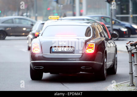 Xavier Naidoo verlassen Hyatt Hotel mit seiner neuen Bentley: Xavier Naidoo Where: Berlin, Deutschland bei: 12. November 2014 Credit: WENN.com Stockfoto