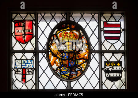 Großbritannien, England, Yorkshire.  16..-Jahrhundert Englisch Glasmalerei Darstellung Familie Heraldik. Stockfoto