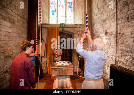 Klingel für eine Hochzeit in der Kirche des Heiligen Kreuzs, Shiilingstone Dorf, Dorset, England. © Paul Quayle Stockfoto