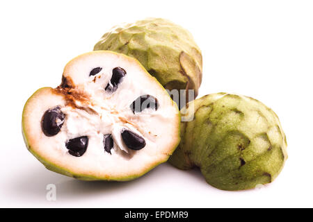 Custard Apple oder Cherimoya isoliert auf weiss Stockfoto