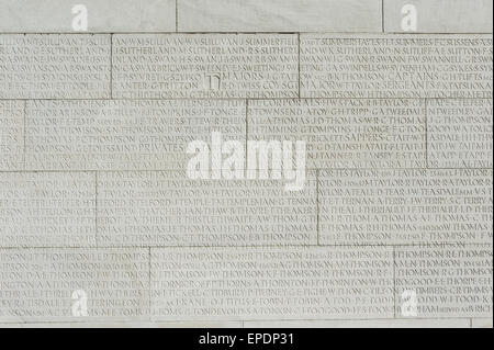 Die Somme Schlachtfeld. Vimy Ridge Canadian National Memorial Name Panel von Soldaten, die fehlenden bleiben Stockfoto