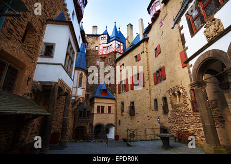 Häuser im Hof der Burg Eltz, Deutschland Stockfoto