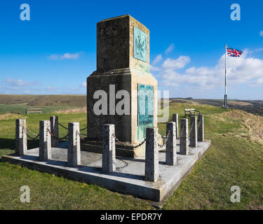 Burgberg bei bloßen in Wiltshire. Ein Denkmal für 43. (Wessex) Division steht auf dem Burgberg, mit Blick auf bloße in Wiltshire Stockfoto