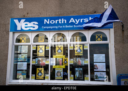 Largs, Schottland. Ja, Shop und SNP (schottische Nationalpartei) Büro. Stockfoto