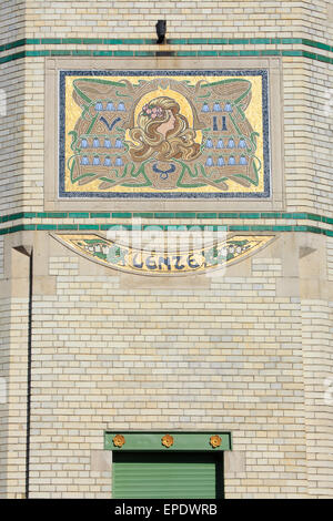 Detail der Quellenhaus (eine der vier Jahreszeiten) im Art Nouveau Stil am Zurenborg in Antwerpen, Belgien Stockfoto