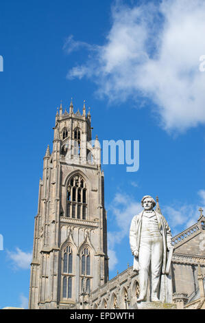 Statue von Herbert Ingram und Boston Stump, Lincolnshire, England, UK Stockfoto