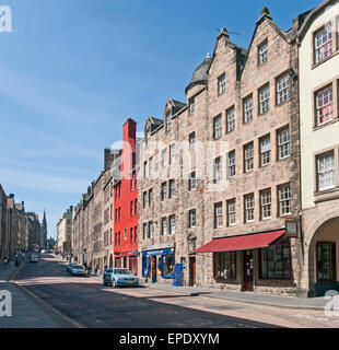 In der Royal Mile Blick nach Westen in Richtung Zentrum von Edinburgh in Schottland, Canongate anzeigen Stockfoto
