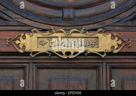 Den Briefkasten des Herbst-Hauses (eine der vier Jahreszeiten) im Art Nouveau Stil am Zurenborg in Antwerpen, Belgien Stockfoto