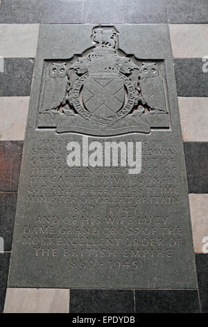 Denkmal, Kennzeichnung der Asche von Stanley Baldwin in Worcester Cathedral, Worcester, Worcestershire, UK. Stockfoto