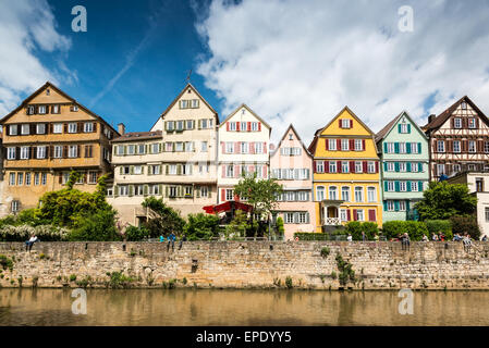 Tübingen, Deutschland - Mai 17,2015: Ein traditionellen Punt der schönen Uferpromenade von Tübingen (Tübingen) im Süden verläuft Stockfoto