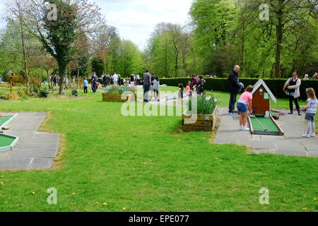 Minigolf, Haigh Country Park, Wigan, Lancashire Stockfoto