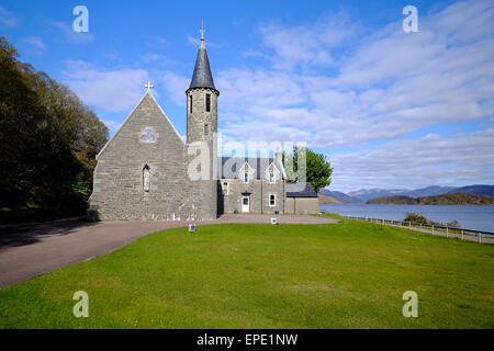 Schottland, UK: römisch-katholische Kirche durch die Ufer von Loch Morar in den schottischen Highlands Stockfoto