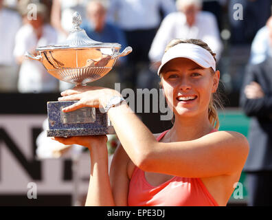 Rom, Italien. 17. Mai 2015. MARIA SHARAPOVA Russland gewinnt der Frauen Singles Finale bei den Italian Open Tennisturnier auf dem Foro Italico. Bildnachweis: Ciro de Luca/ZUMA Wire/ZUMAPRESS.com/Alamy Live-Nachrichten Stockfoto