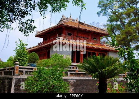 Pagode in den Gärten des Kaisers Tu Duc in Hue, Vietnam - A UNESCO World Heritage Site Stockfoto