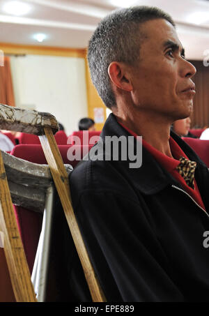 Huzhou, China Zhejiang Provinz. 17. Mai 2015. Behinderte Wu Jinxian besucht eine Aktivität, die Kennzeichnung der 25. Nationalfeiertag für die Behinderten, in die Nanxun District Huzhou, Ost-China Zhejiang Provinz, 17. Mai 2015. © Tan Jin/Xinhua/Alamy Live-Nachrichten Stockfoto