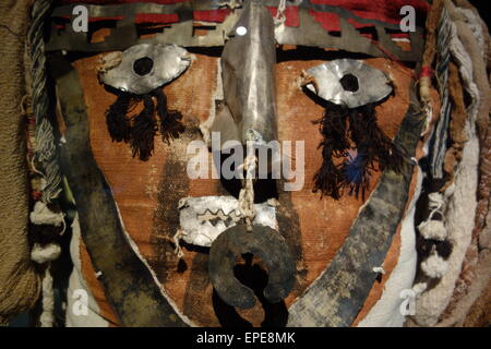 Präkolumbische Masken und Artefakte auf dem Display im Museo Larco Herrera, Lima, Peru. Stockfoto