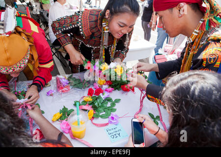 Taiwanesischen einheimischen Jugend basteln Dekorationen am nationalen Asian Heritage Festival - Washington, DC USA Stockfoto