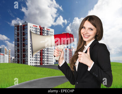 Frau im Megaphon sprechen Stockfoto