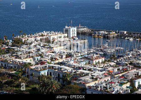 Blick vom Aussichtspunkt in Richtung Puerto de Mogan mit der Marina, Gran Canaria, Kanarische Inseln, Spanien Stockfoto