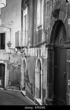 Italien: Die alten Straßen von Acireale, Catania, Sizilien. Stockfoto