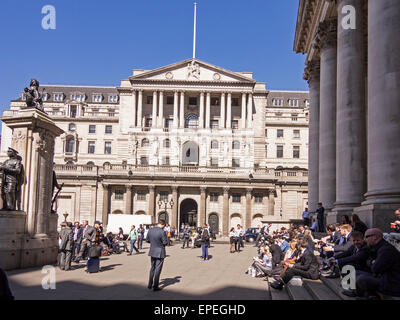 Bank of England in Threadneedle Street City of London UK Mittags Stockfoto