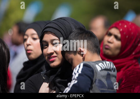 London, UK. 17. Mai 2015. Musiker-Preforms auf der Bangladescher feiern Boishakhi Mela im Victoria Park, London. Bildnachweis: Siehe Li/Alamy Live News Stockfoto