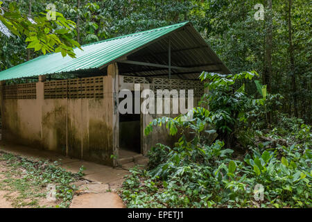 Die Mönche leben im Regenwald, Dschungel Tiger Cave Tempel, Wat Tham Sua, Krabi, Thailand, Asien Stockfoto