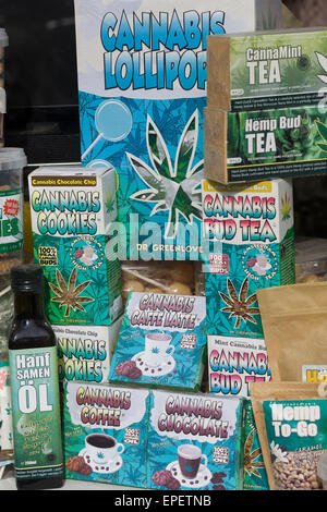 Cannabis-Kits und Produkte zum Verkauf in Amsterdam Holland Stockfoto