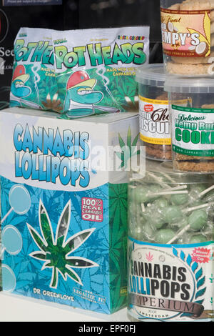 Cannabis-Kits und Produkte zum Verkauf in Amsterdam Holland Stockfoto