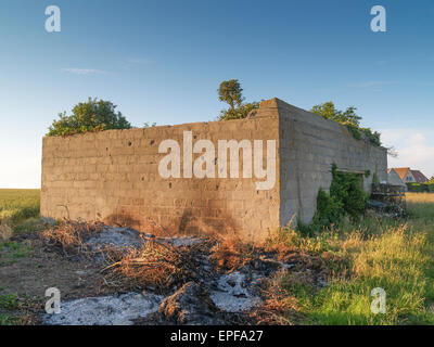 Deutsche WW2 Beton Blockhaus Pistole Plätz Kasematte "Mont Fleury Battery" South of King Beach, Ver-Sur-Mer, Normandie, Frankreich Stockfoto