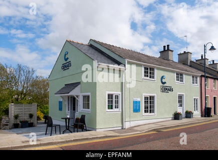 Heritage Centre und Café in der Hauptstraße des historischen Dorfes Cemaes, Isle of Anglesey, North Wales, UK, Großbritannien Stockfoto