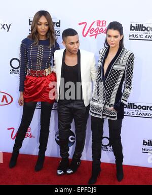 Las Vegas, Nevada, USA. 17. Mai 2015. Jourdan Dunn, Olivier Rousteing, Kendall Jenner im Ankunftsbereich für 2015 Billboard Music Awards - Teil 2, MGM Grand Garden Arena, Las Vegas, NV 17. Mai 2015. Bildnachweis: Everett Collection Inc/Alamy Live-Nachrichten Stockfoto