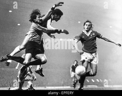 European Cup Gewinner Cup Viertel Rückspiel Spiel im Old Trafford. Manchester United 5 V FC Porto 2. (Porto gewinnen 6-5 auf Aggregat). Aktion während des Spiels. 2. November 1977. Stockfoto