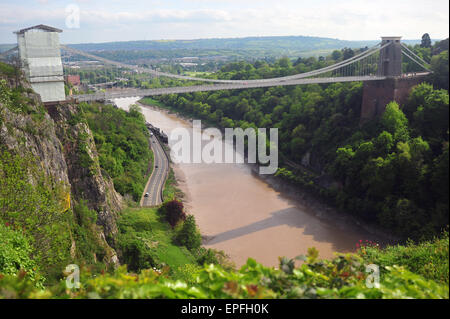 Der Fluss Avon fließt unterhalb der Clifton Suspension Bridge in Bristol. Stockfoto